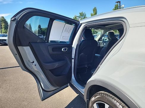 Certified 2024 Volvo XC40 B5 Ultimate w/ Protection Package Premier AWD/4WD image 15