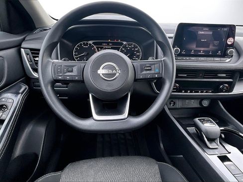 Used 2024 Nissan Rogue SV image 10