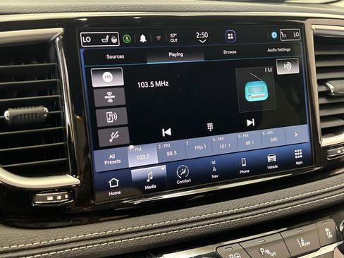 Used 2023 Chrysler Pacifica Limited FWD image 16