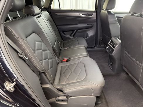 Used 2025 Volkswagen Atlas Cross Sport SE FWD image 28