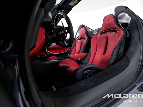 Used 2025 McLaren Artura Spider image 13