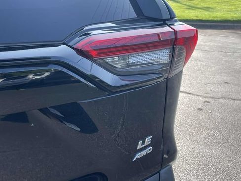 Used 2021 Toyota RAV4 LE AWD/4WD image 13