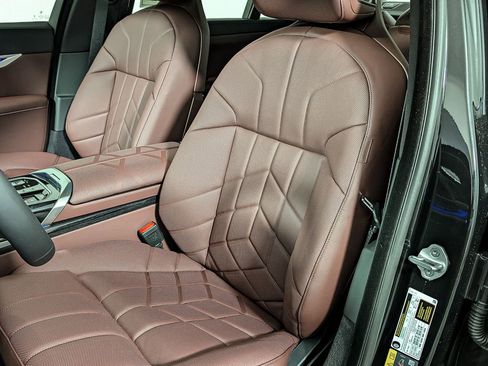 Used 2026 BMW i7 eDrive50 w/ M Sport Package image 17