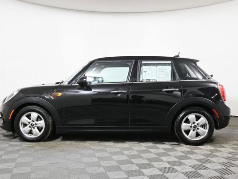 Used 2016 MINI Cooper 4-Door Hardtop image 2