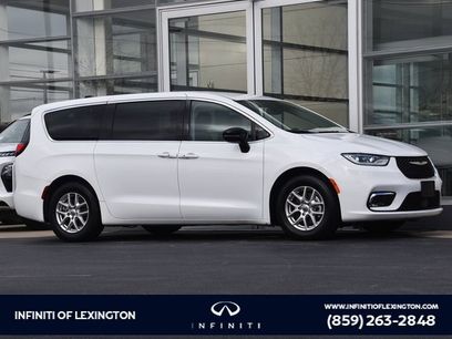 Used 2024 Chrysler Pacifica Touring-L