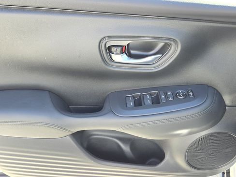 Certified 2025 Honda HR-V LX image 30