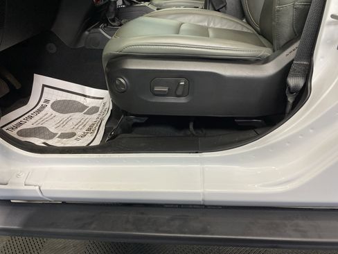 Certified 2025 Jeep Gladiator Mojave image 13