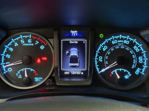 Used 2018 Toyota Tacoma TRD Off-Road w/ Technology Package AWD/4WD image 34