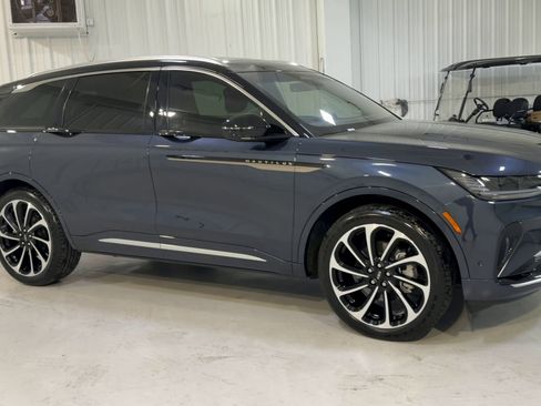 Used 2024 Lincoln Nautilus Black Label image 3