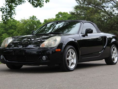 Used 2003 Toyota MR2 RWD image 3