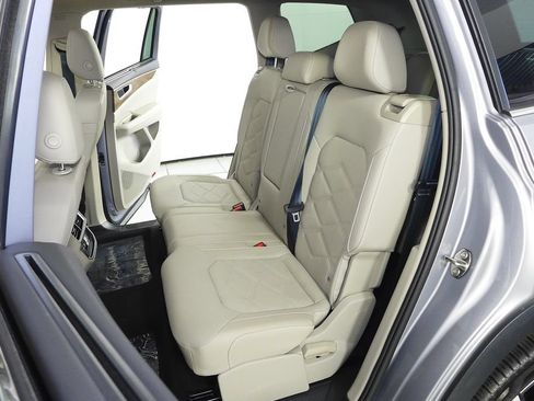 Certified 2025 Volkswagen Atlas SE w/ Panoramic Sunroof Package FWD image 22