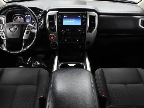 Used 2018 Nissan Titan SV w/ SV Convenience Package image 10