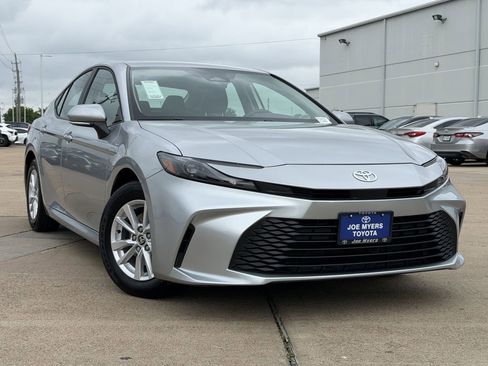 Used 2026 Toyota Camry LE FWD image 2
