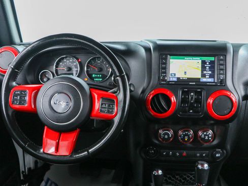 Used 2017 Jeep Wrangler Unlimited Sahara AWD/4WD image 18