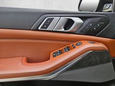 Used 2019 BMW X5 xDrive40i w/ M Sport Package image 9