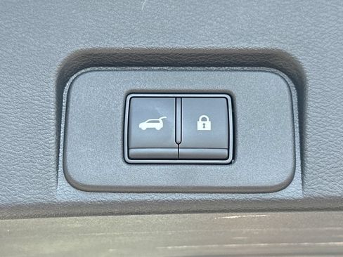 Used 2023 Nissan Rogue SV w/ SV Premium B Package FWD image 16