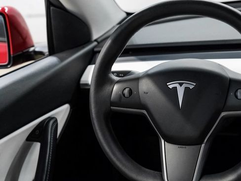 Used 2022 Tesla Model Y Long Range AWD/4WD image 22