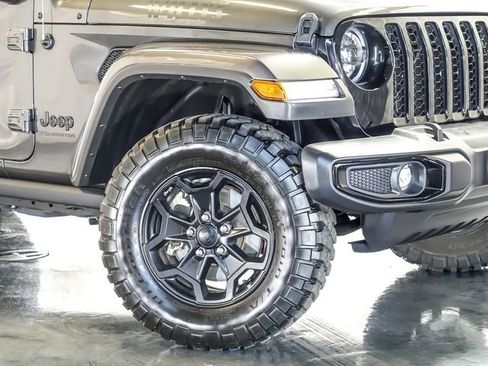 Used 2023 Jeep Gladiator Sport AWD/4WD image 4