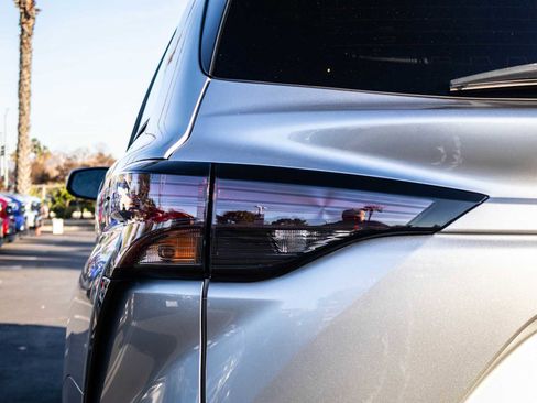 Certified 2024 Toyota Sienna XLE image 12