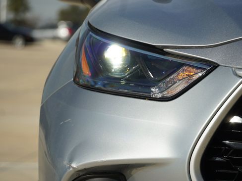 Used 2023 Toyota Highlander XLE image 2