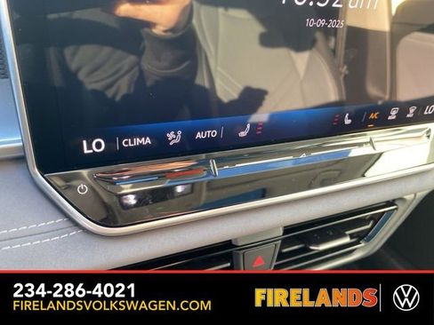 New 2025 Volkswagen Tiguan SE image 35