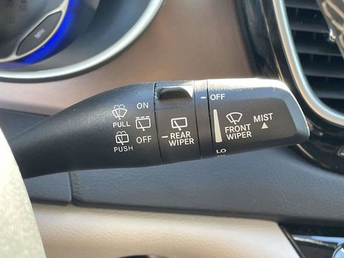 Used 2024 Chrysler Voyager LX image 22