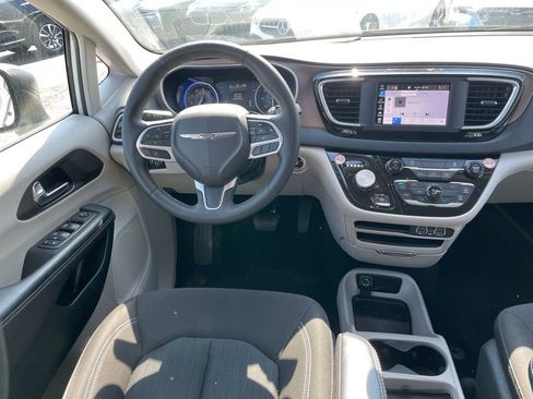 Used 2023 Chrysler Voyager LX FWD image 8