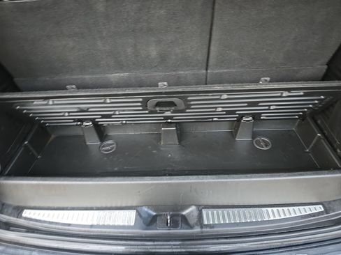 Used 2016 GMC Yukon SLT w/ HD Trailering Package image 14