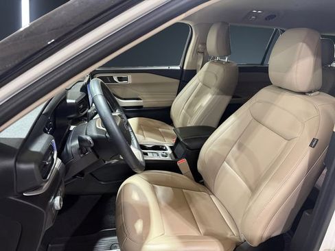 Used 2022 Ford Explorer XLT w/ Equipment Group 202A image 9