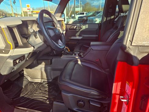 Used 2023 Ford Bronco Badlands image 7