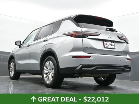 Used 2025 Mitsubishi Outlander ES image 50