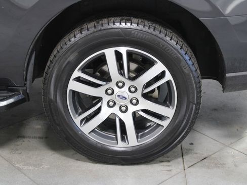 Used 2023 Ford Expedition XLT image 18