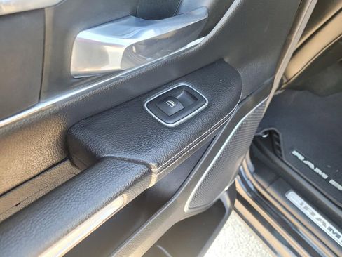 Used 2022 RAM 1500 Laramie AWD/4WD image 18