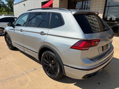 Used 2022 Volkswagen Tiguan SE R-Line image 3