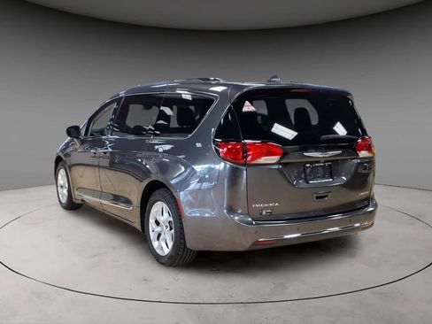 Used 2020 Chrysler Pacifica Limited FWD image 3