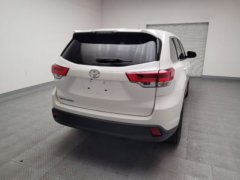 Used 2018 Toyota Highlander LE image 7