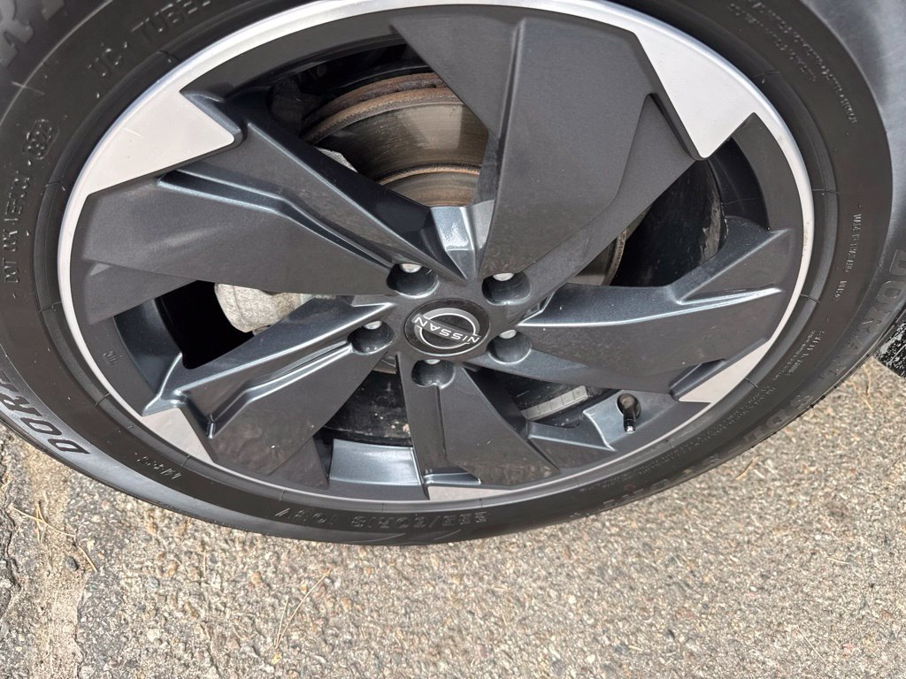Used 2025 Nissan Rogue SV AWD/4WD image 2