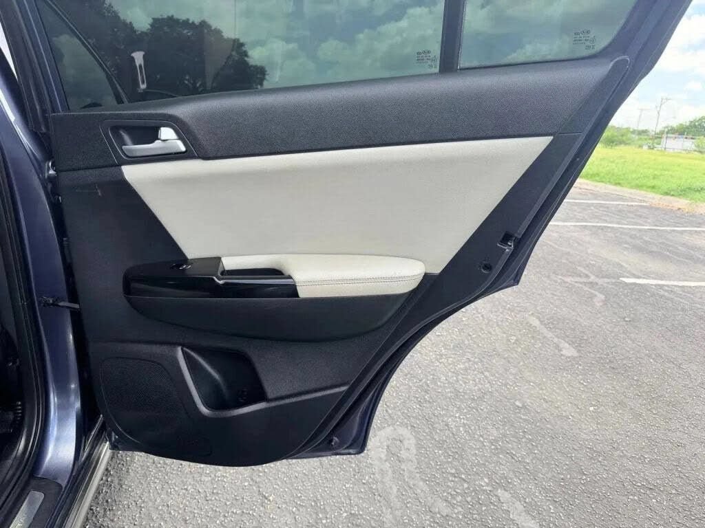 Used 2019 Kia Sportage EX w/ EX Sport Appearance Package FWD image 18
