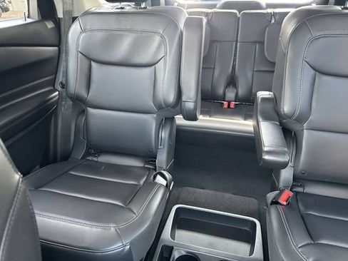 Used 2021 Ford Explorer XLT w/ Equipment Group 202A AWD/4WD image 14