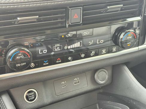 Used 2021 Nissan Rogue SL w/ Premium Package AWD/4WD image 10