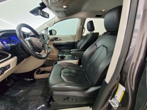 Used 2020 Chrysler Pacifica Touring-L Plus w/ Advanced Safetytec Group image 12