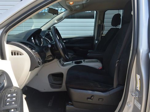 Used 2016 Dodge Grand Caravan SXT w/ Rear Park Assist Package image 10