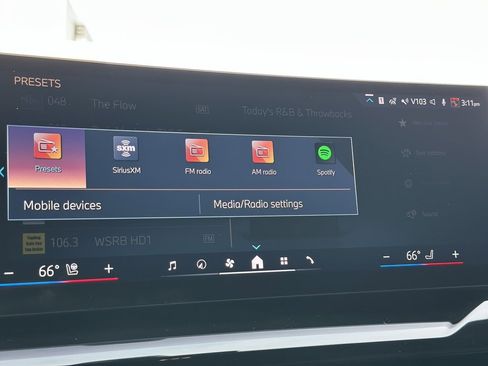 Certified 2024 BMW 530i xDrive w/ Premium Package image 40