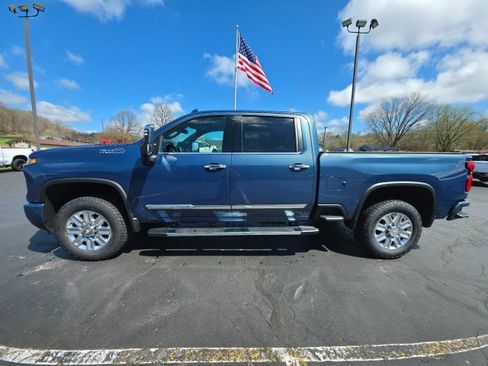 Used 2025 Chevrolet Silverado 2500 High Country image 2