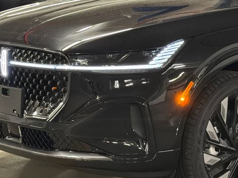 New 2026 Lincoln Nautilus Reserve w/ Jet Appearance Package AWD/4WD image 2