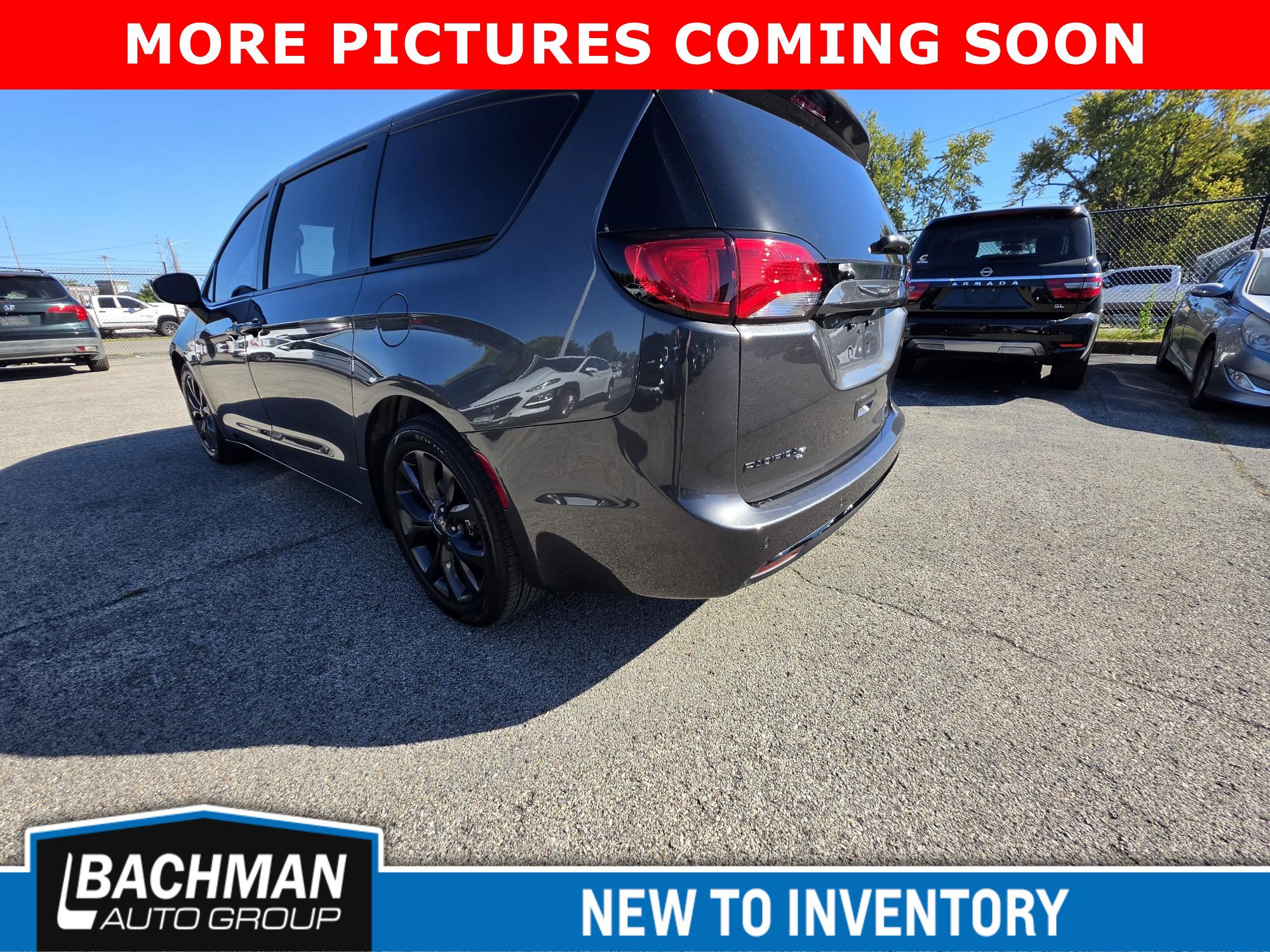Used 2018 Chrysler Pacifica Touring Plus w/ S Appearance Package FWD image 4