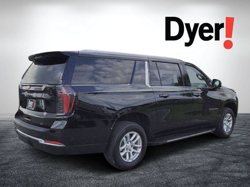 Certified 2025 Chevrolet Suburban LT RWD image 4