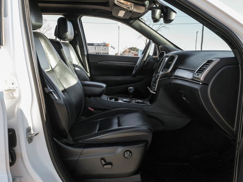 Used 2015 Jeep Grand Cherokee Limited w/ Luxury Group II image 31