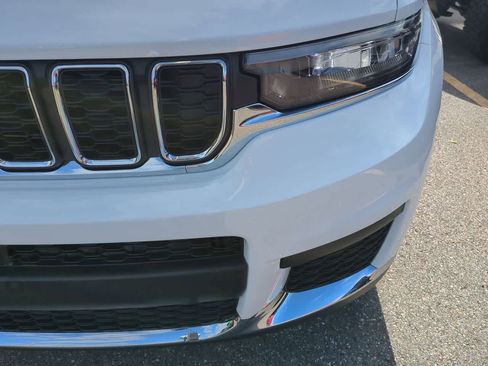 New 2025 Jeep Grand Cherokee L Laredo w/ Luxury Tech Group I RWD image 11