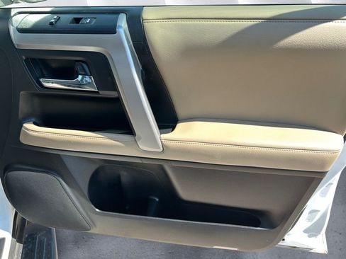 Used 2018 Toyota 4Runner SR5 AWD/4WD image 15